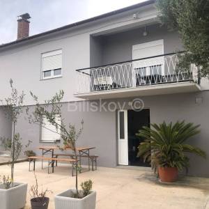 Prodaja, o. Ugljan, Kali, samotojeća kuća, parking, blizina plaže