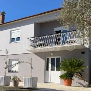 Prodaja, o. Ugljan, Kali, samotojeća kuća, parking, blizina plaže