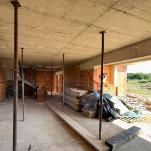 Prodaja obiteljske kuće s bazenom, roh bau,  Kuća se gradi na periferiji grada Pule.