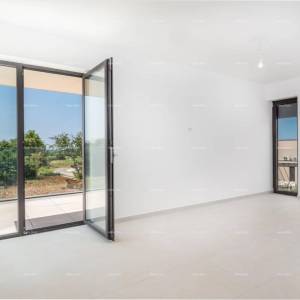 Prodaja obiteljske stambene kuće s bazenom, blizina Poreča!