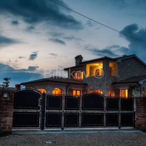 Prodaja, o.Krk, Vrh, luksuzna petorosobna vila sa bazenom