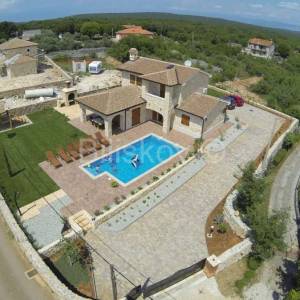 Prodaja, o.Krk, Vrh, luksuzna petorosobna vila sa bazenom