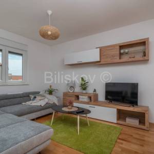 Prodaja, Okrug Gornji, dvosoban stan, 73m2