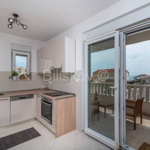 Prodaja, Okrug Gornji, dvosoban stan, 73m2