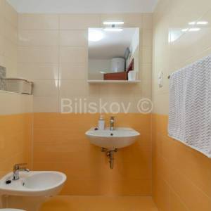 Prodaja, Okrug Gornji, dvosoban stan, 73m2