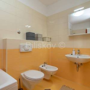 Prodaja, Okrug Gornji, dvosoban stan, 73m2