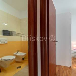 Prodaja, Okrug Gornji, dvosoban stan, 73m2