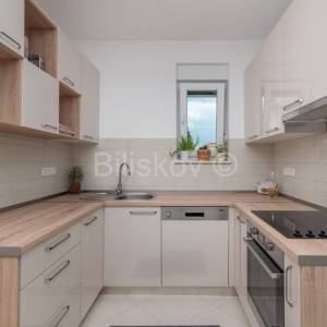 Prodaja, Okrug Gornji, dvosoban stan, 73m2