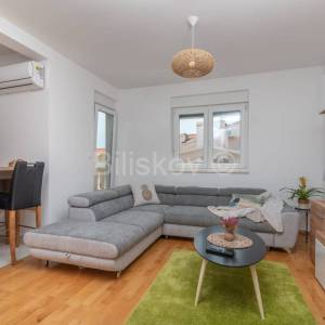 Prodaja, Okrug Gornji, dvosoban stan, 73m2