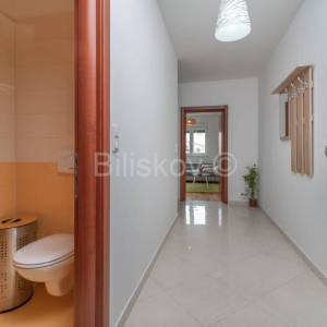 Prodaja, Okrug Gornji, dvosoban stan, 73m2