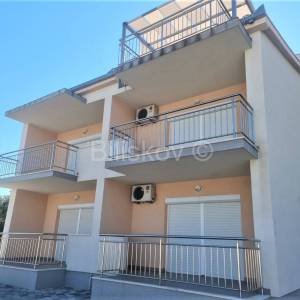 Prodaja, Okrug Gornji, stan s pogledom na more