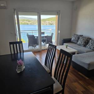 Prodaja, Okrug Gornji, stan s pogledom na more