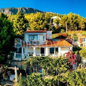 Prodaja, Omiš-Čeline, predivna kuća s pogledom na more