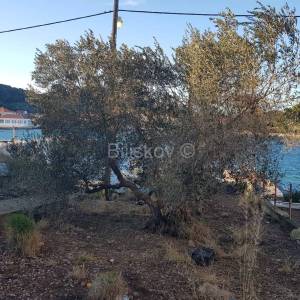 Prodaja, ot.Iž, Veli Iž, građevinsko zemljište na top lokaciji, 768 m2