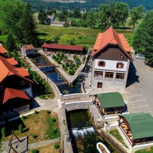 Prodaja, Otočac, Ličko Lešće, hotel 