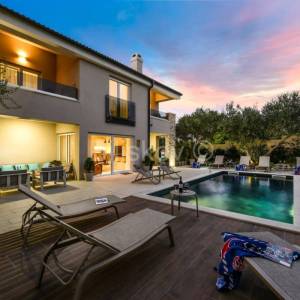 Prodaja, Otok Pag, Novalja, luksuzna vila s bazenom