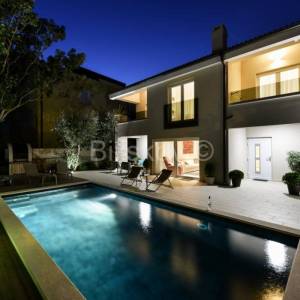 Prodaja, Otok Pag, Novalja, luksuzna vila s bazenom