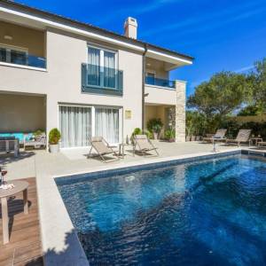 Prodaja, Otok Pag, Novalja, luksuzna vila s bazenom