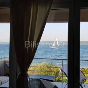 Prodaja, otok Pašman, Dobropoljana, dvojna kuća. 1. red do mora