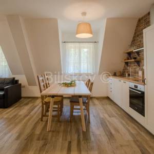 Prodaja, Plitvička jezera, samostojeća kuća, 4 apartmana, parking