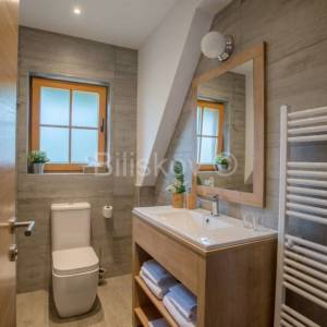 Prodaja, Plitvička jezera, samostojeća kuća, 4 apartmana, parking