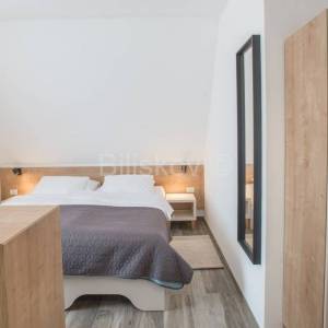 Prodaja, Plitvička jezera, samostojeća kuća, 4 apartmana, parking