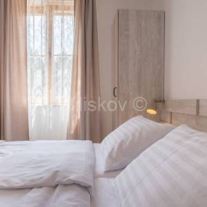 Prodaja, Plitvička jezera, samostojeća kuća, 4 apartmana, parking