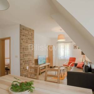 Prodaja, Plitvička jezera, samostojeća kuća, 4 apartmana, parking