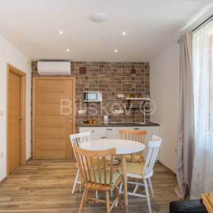 Prodaja, Plitvička jezera, samostojeća kuća, 4 apartmana, parking