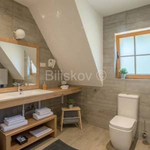 Prodaja, Plitvička jezera, samostojeća kuća, 4 apartmana, parking