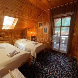 Prodaja, Plitvička jezera,šarmantna kuća 240 m2, bazen, sauna, parking