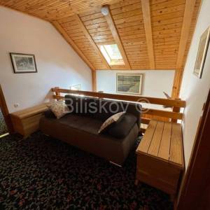 Prodaja, Plitvička jezera,šarmantna kuća 240 m2, bazen, sauna, parking