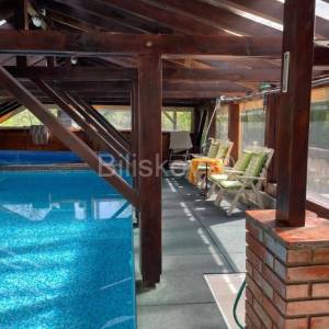 Prodaja, Plitvička jezera,šarmantna kuća 240 m2, bazen, sauna, parking