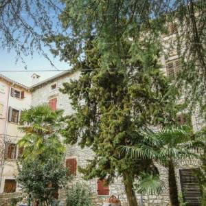 Prodaja predivne, moderno opremljene i renovirane istarske kamene kuće, Bale!