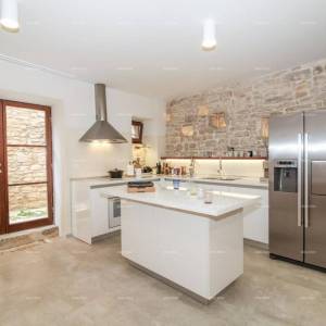 Prodaja predivne, moderno opremljene i renovirane istarske kamene kuće, Bale!