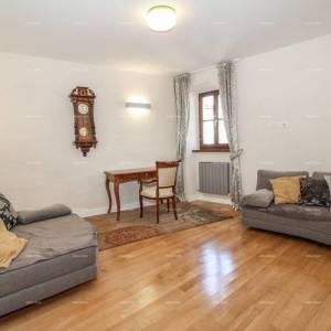 Prodaja predivne, moderno opremljene i renovirane istarske kamene kuće, Bale!