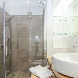 Prodaja predivne, moderno opremljene i renovirane istarske kamene kuće, Bale!