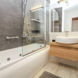 Prodaja predivne, moderno opremljene i renovirane istarske kamene kuće, Bale!