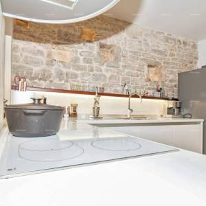 Prodaja predivne, moderno opremljene i renovirane istarske kamene kuće, Bale!