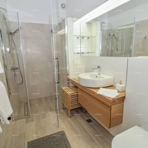 Prodaja predivne, moderno opremljene i renovirane istarske kamene kuće, Bale!