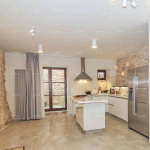 Prodaja predivne, moderno opremljene i renovirane istarske kamene kuće, Bale!