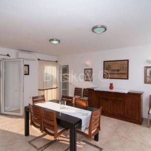 Prodaja, prekrasna kuća, Mirca, otok Brač