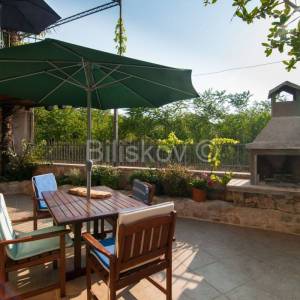 Prodaja, prekrasna kuća, Mirca, otok Brač