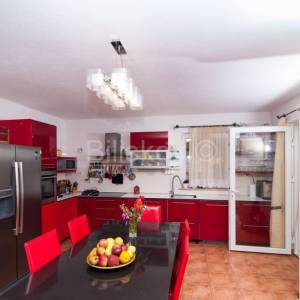 Prodaja, prekrasna kuća, Mirca, otok Brač