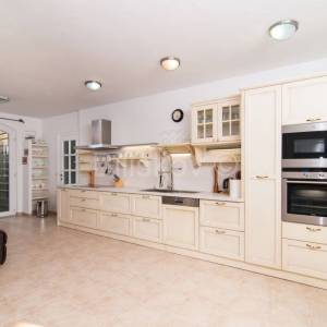 Prodaja, prekrasna kuća, Mirca, otok Brač