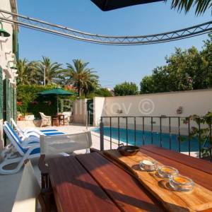 Prodaja, prekrasna kuća, Mirca, otok Brač