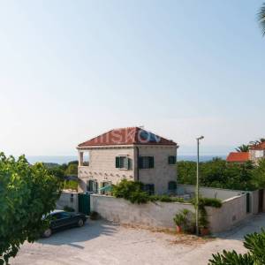 Prodaja, prekrasna kuća, Mirca, otok Brač