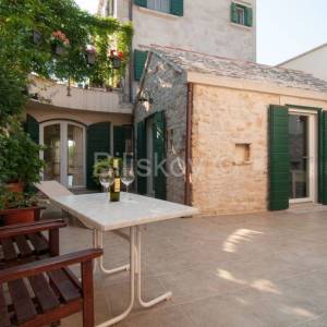 Prodaja, prekrasna kuća, Mirca, otok Brač