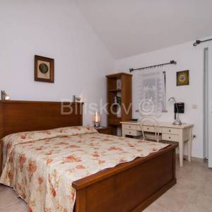 Prodaja, prekrasna kuća, Mirca, otok Brač