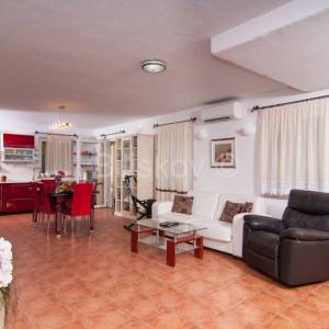 Prodaja, prekrasna kuća, Mirca, otok Brač